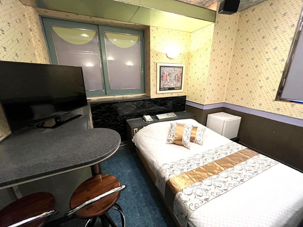Hotel Crystal 大人専用 Tokyo Bagian luar foto