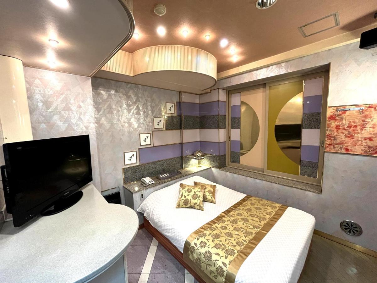 Hotel Crystal 大人専用 Tokyo Bagian luar foto