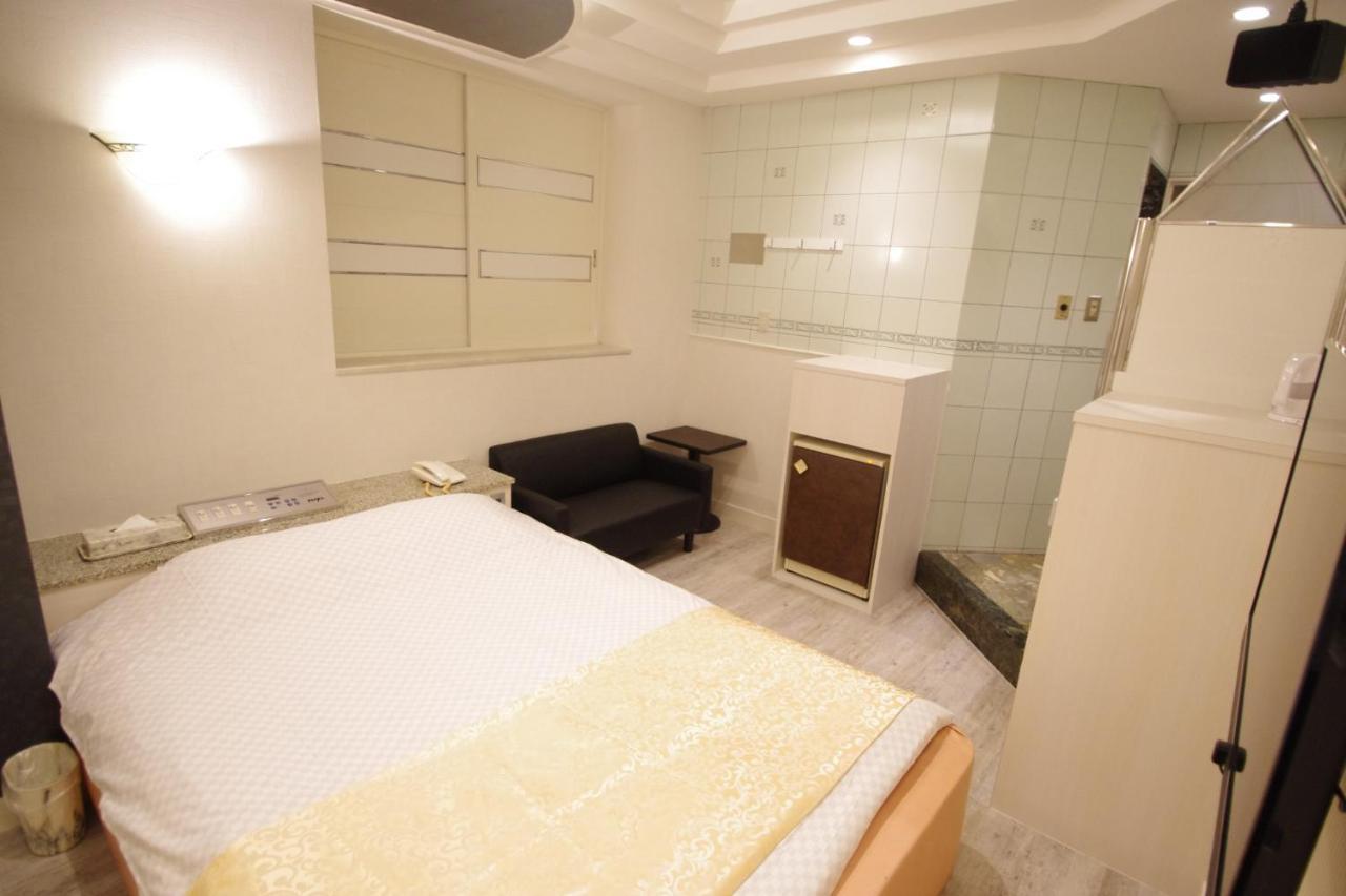 Hotel Crystal 大人専用 Tokyo Bagian luar foto