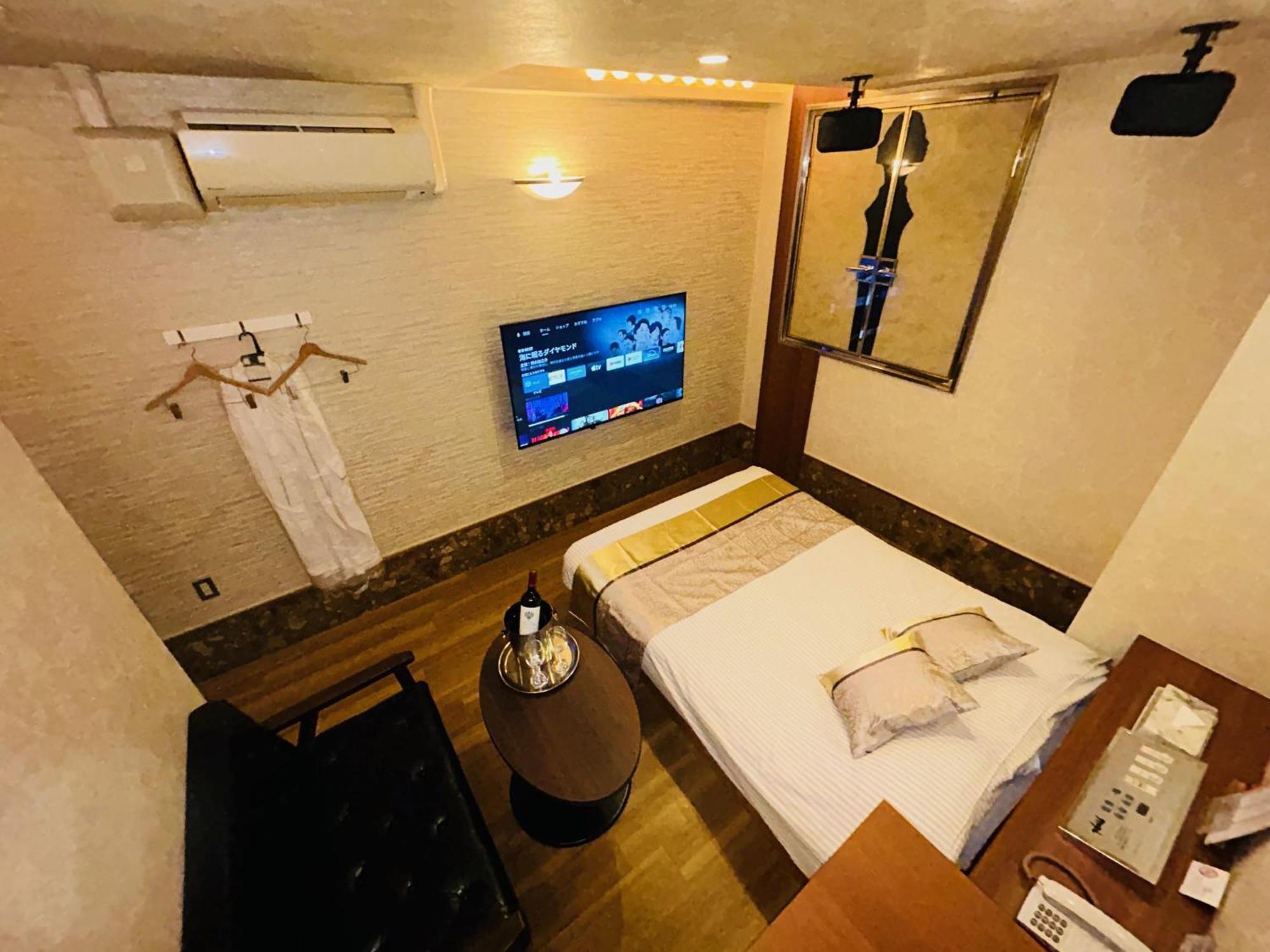 Hotel Crystal 大人専用 Tokyo Bagian luar foto