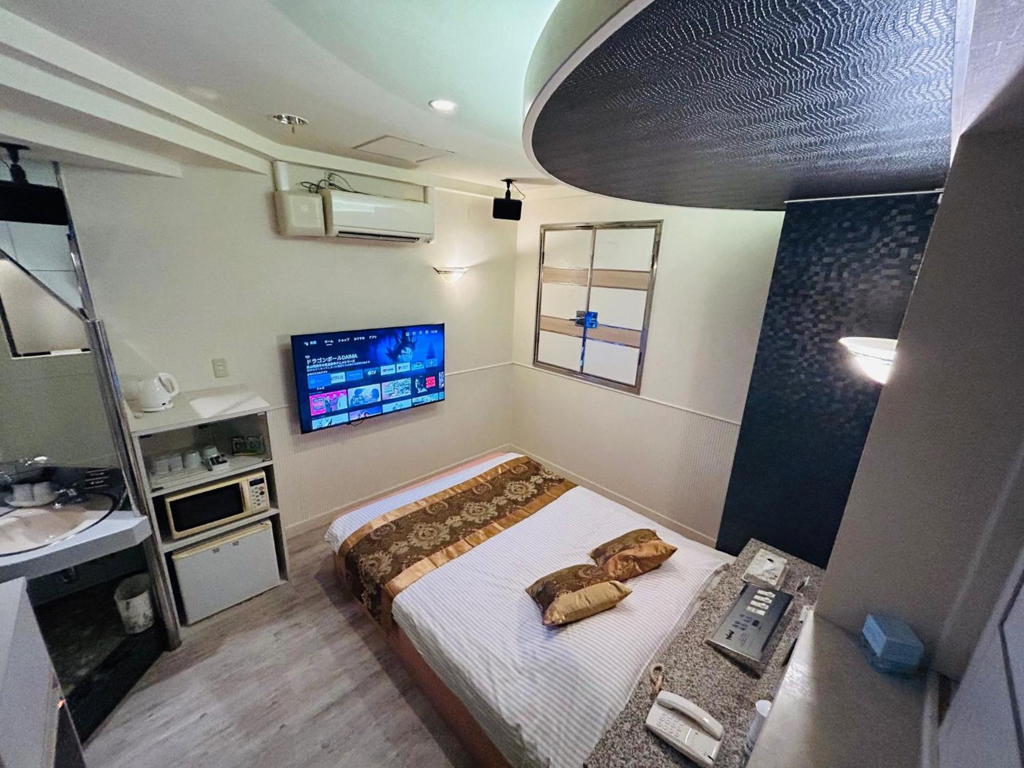 Hotel Crystal 大人専用 Tokyo Bagian luar foto